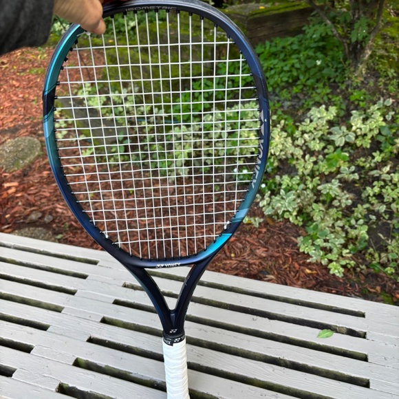 Yonex EZONE 100  Racket - 7th Generation - Picture 9 of 14